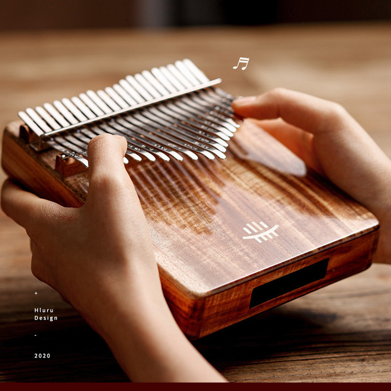 A Musical Instrument With Keys - Hluru Kalimba 17 tasti con foro
