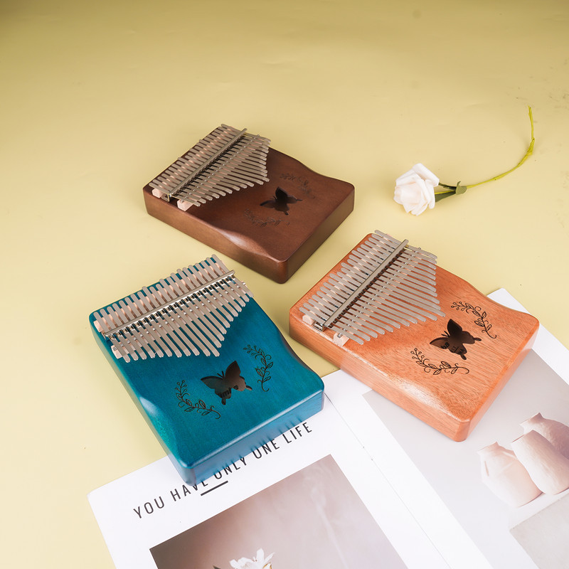 A Musical Instrument With Keys - Kalimba Hluru a 17 Tasti di